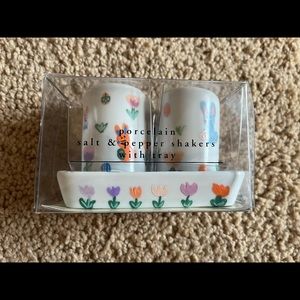 🌟 Pier 1 Easter Bunny Porcelain Salt & Pepper Shakers With Tray
